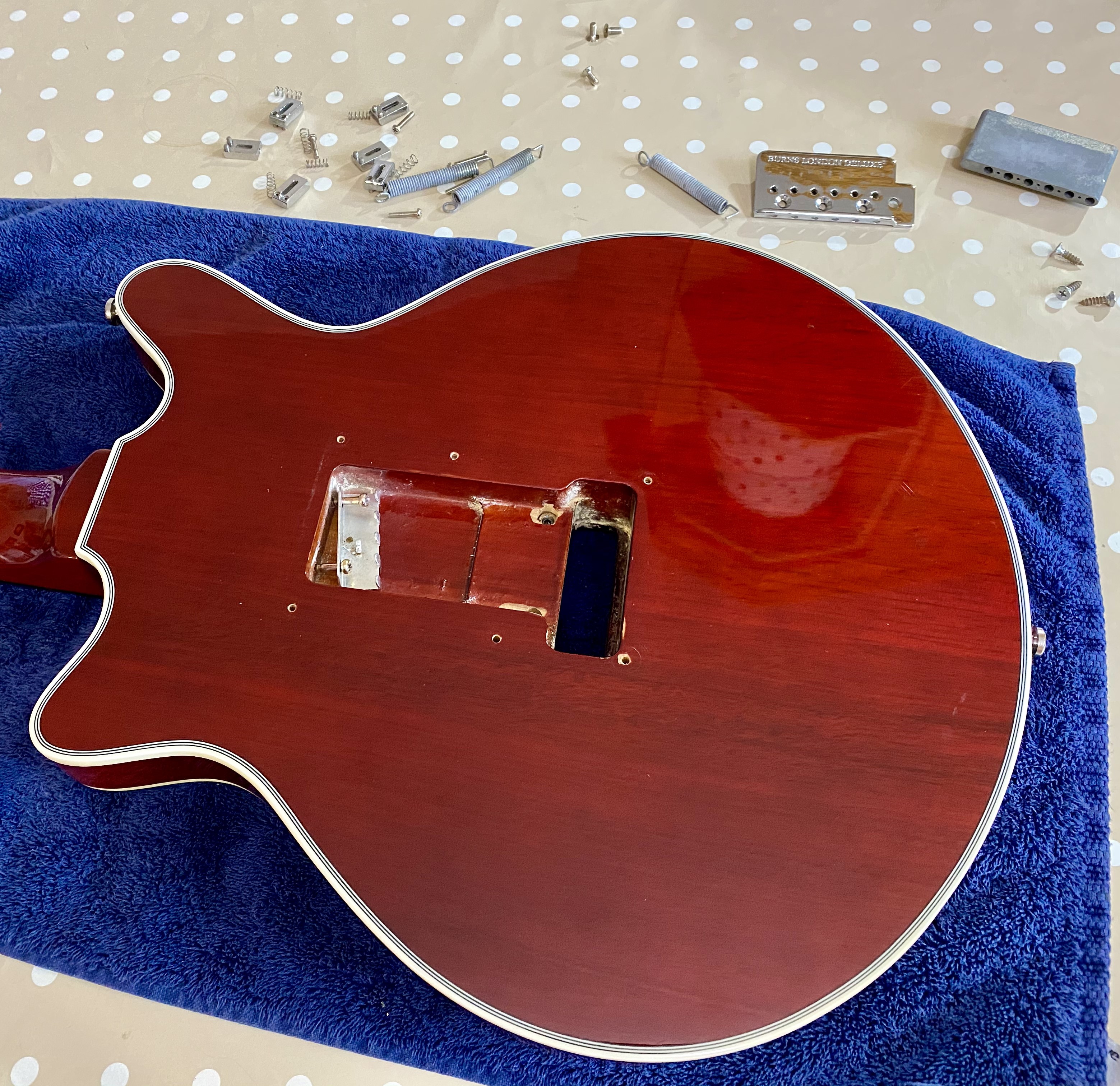 Burns Brian May Red Special Upgrade Part 1: Inspection and Strip